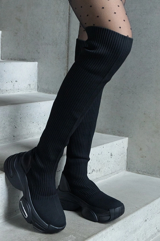 Botas pretas slip-on com cano...