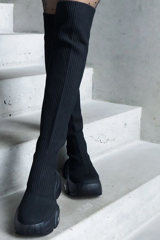 Botas pretas slip-on com cano...