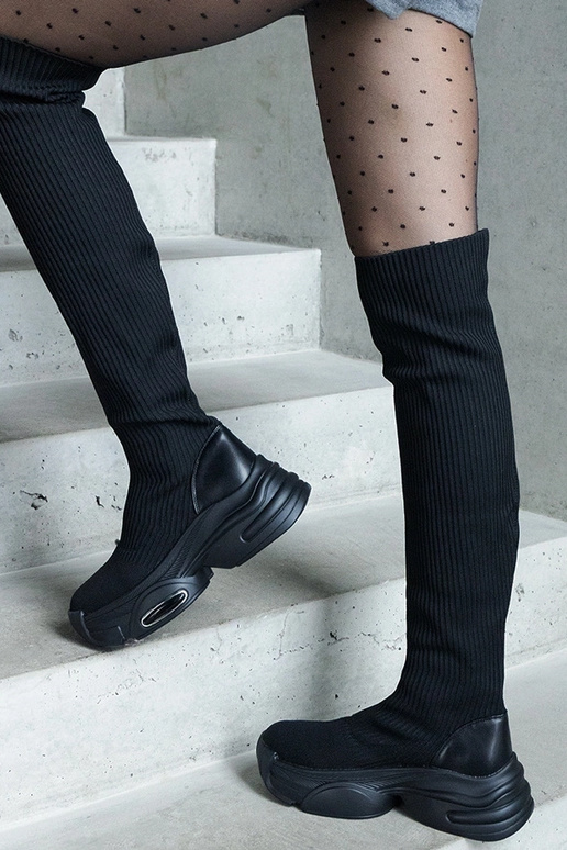 Botas pretas slip-on com cano...