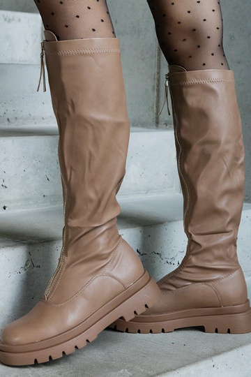 Botas marrons em couro... 2