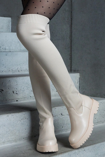 Botas bege claro com cano... 2