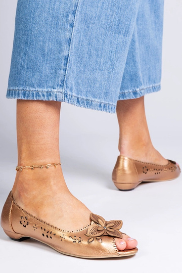 Balerinas douradas com...