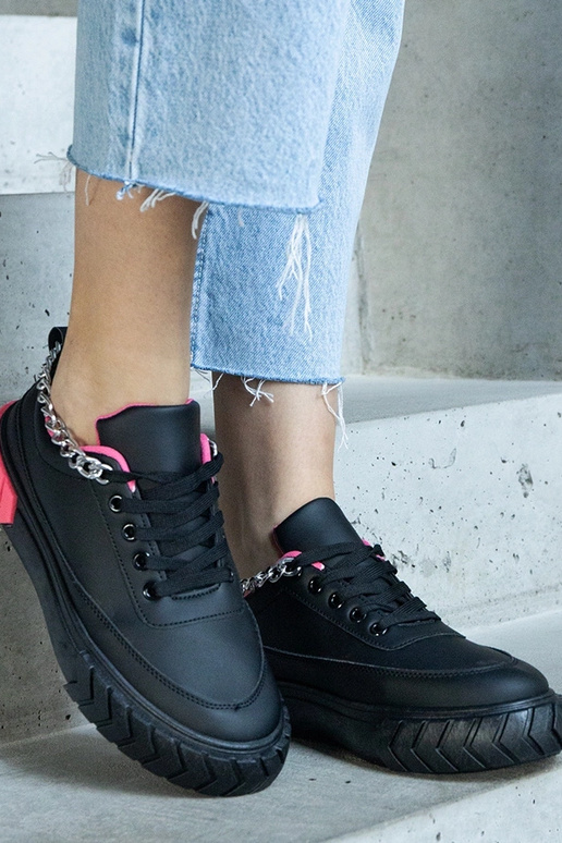 Tênis preto com corrente Thilda