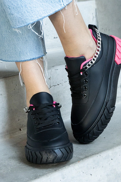 Tênis preto com corrente Thilda