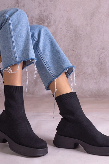 Botins pretos com cano... 2