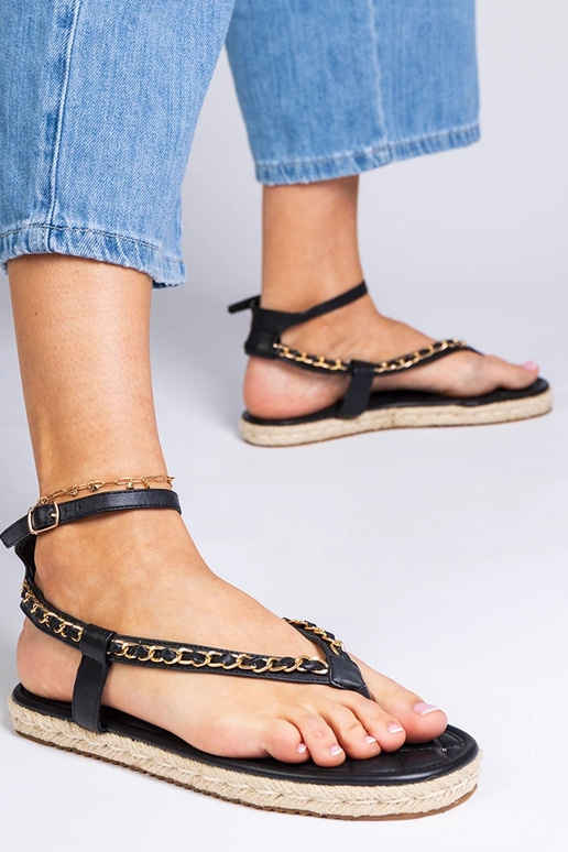 Sandálias pretas decoradas com... Sandálias pretas decoradas com...