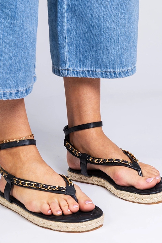 Sandálias pretas decoradas com... Sandálias pretas decoradas com...