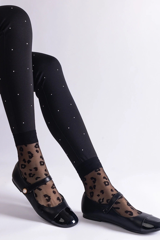 Bailarinas pretas de verniz com fecho...