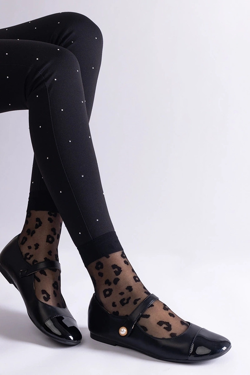 Bailarinas pretas de verniz com fecho...