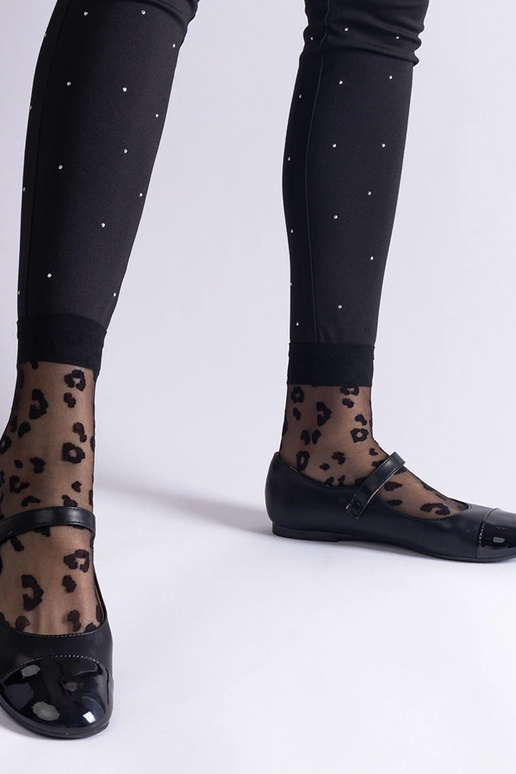 Bailarinas pretas de verniz com fecho...