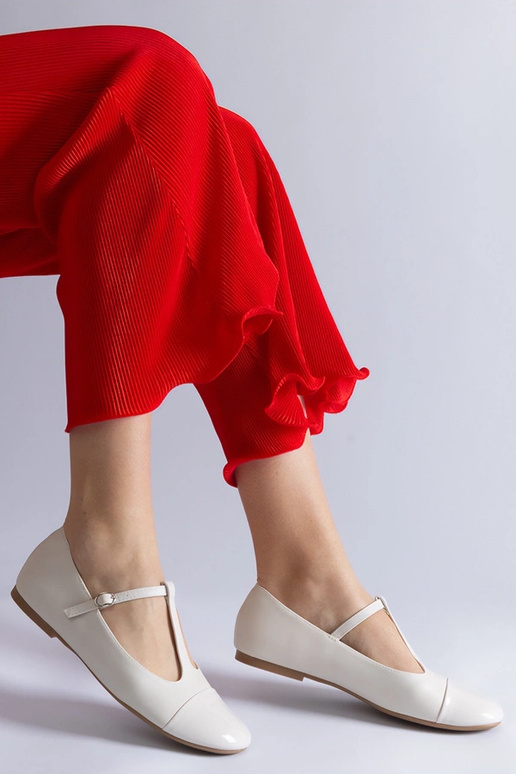 Bailarinas Gloriana em verniz branco...