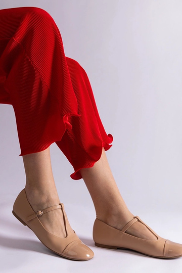 Bailarinas de verniz bege...