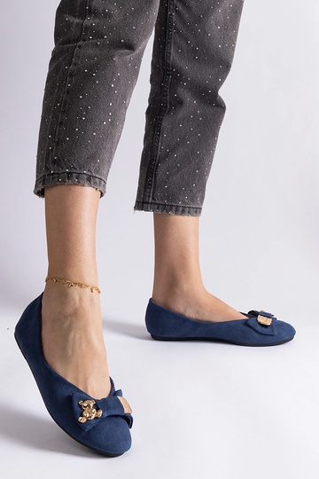 Sapatilhas azul marinho decoradas com laço e broche Esdras 2