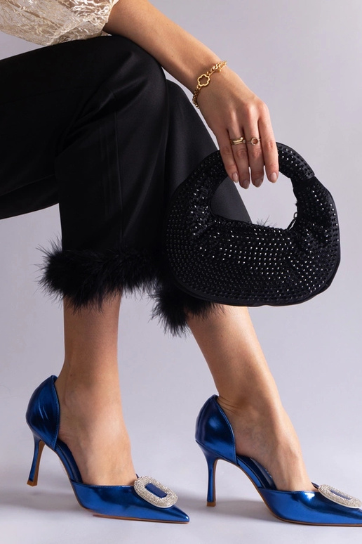 Salto alto azul decorado com zircões...