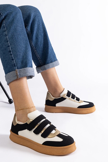 Tênis feminino preto com...