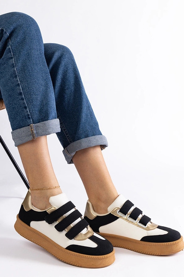 Tênis feminino preto com... 2