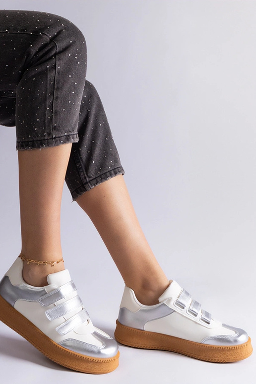 Tênis prateado com fecho de velcro Mena