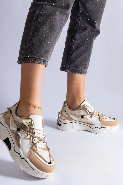 Tênis bege decorado com cordão de...