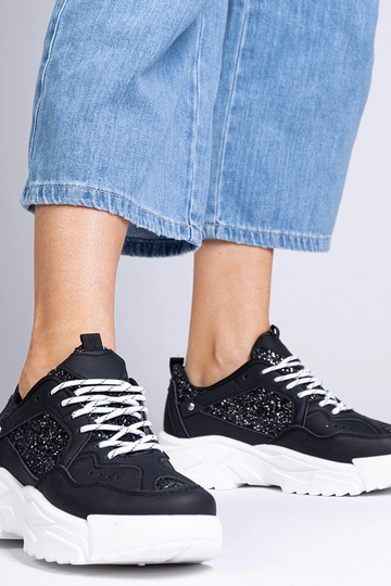 Sneakers pretos femininos com detalhes em glitter Caraballo