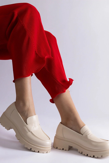 Mocassins bege em couro... 2