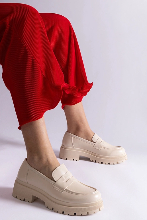 Mocassins bege em couro ecológico...