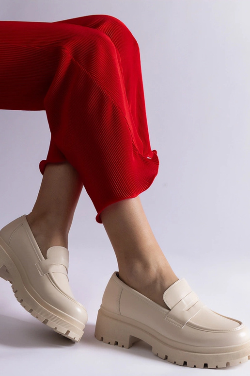 Mocassins bege em couro ecológico...