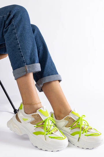 Tênis esportivo branco...