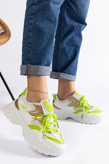 Tênis esportivo branco... 2