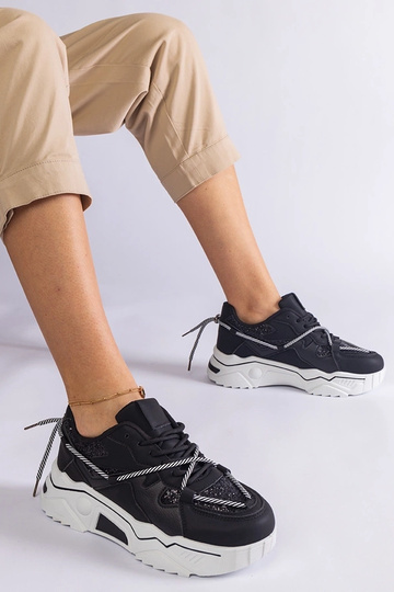 Tênis feminino preto com...