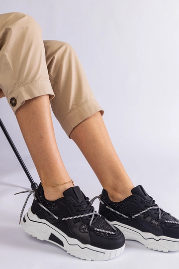 Tênis feminino preto com... 2