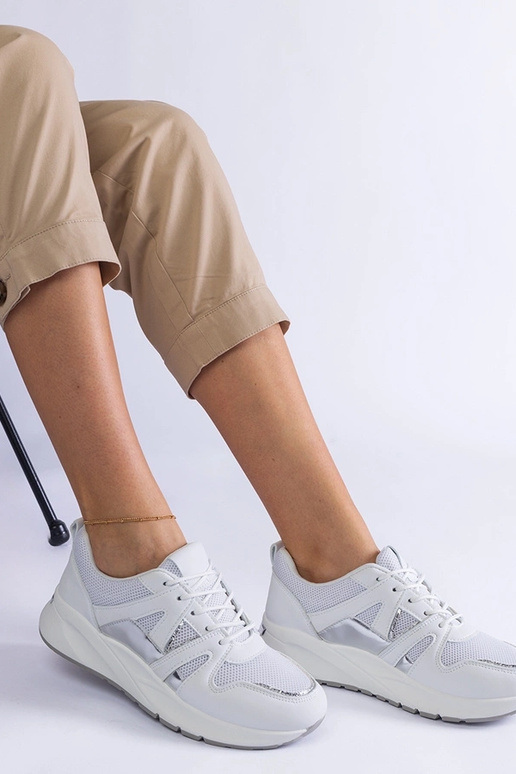 Tênis branco com sola grossa Sierra