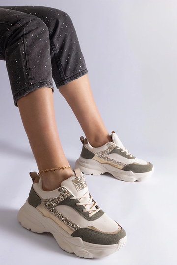 Tênis verde com apliques de...