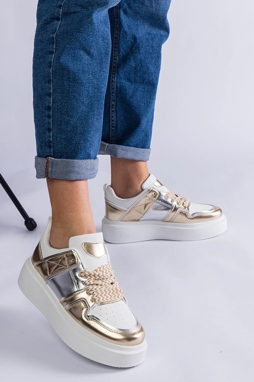 Tênis Kimberly dourado com detalhes...