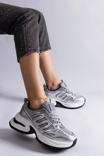 Tênis esportivo feminino...