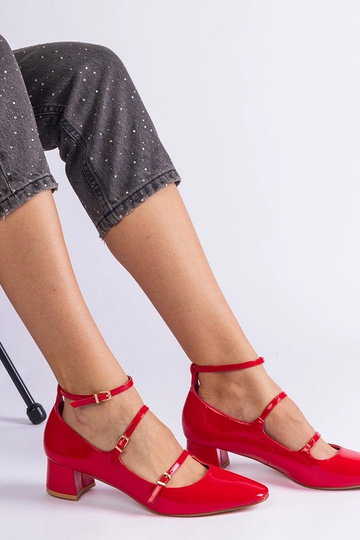 Sapatos vermelhos envernizados com tira Hermana