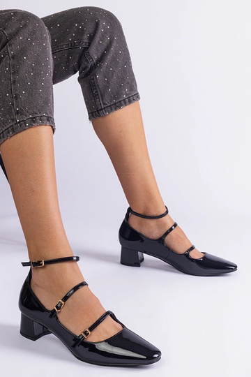 Sapatos pretos de verniz com tira Herman