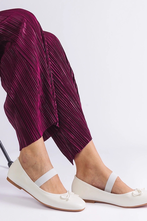 Sapatilhas brancas com elástico e...