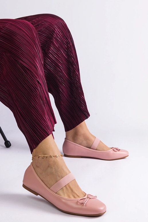 Sapatilhas rosa com elástico e laço...