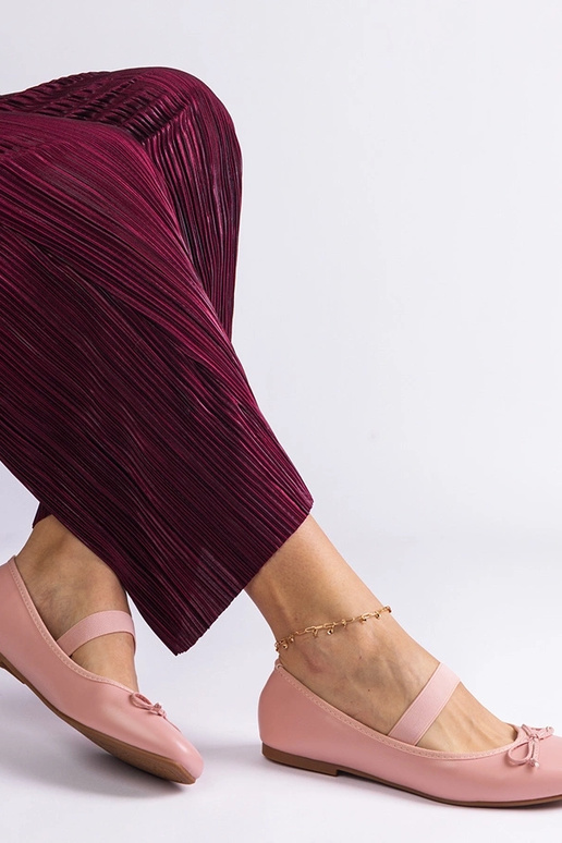 Sapatilhas rosa com elástico e laço...