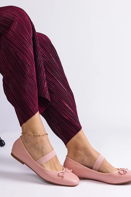 Sapatilhas rosa com elástico e laço...