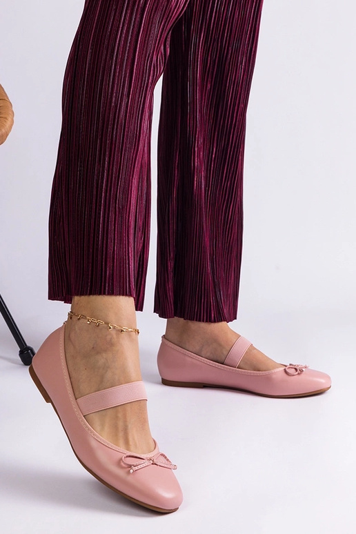 Sapatilhas rosa com elástico e laço...