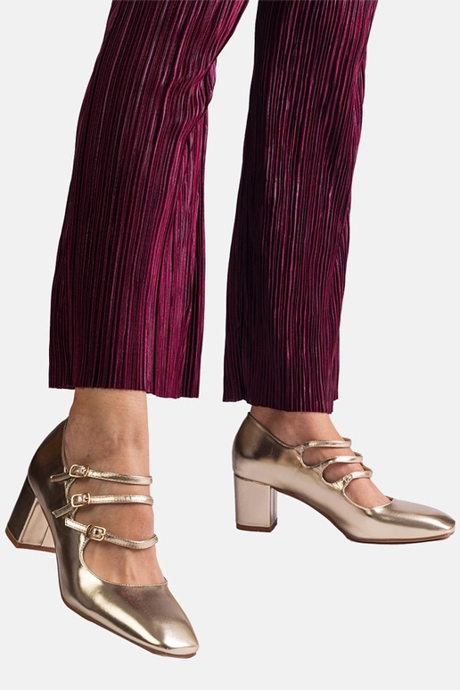 Sapatos dourados com salto bloco e...