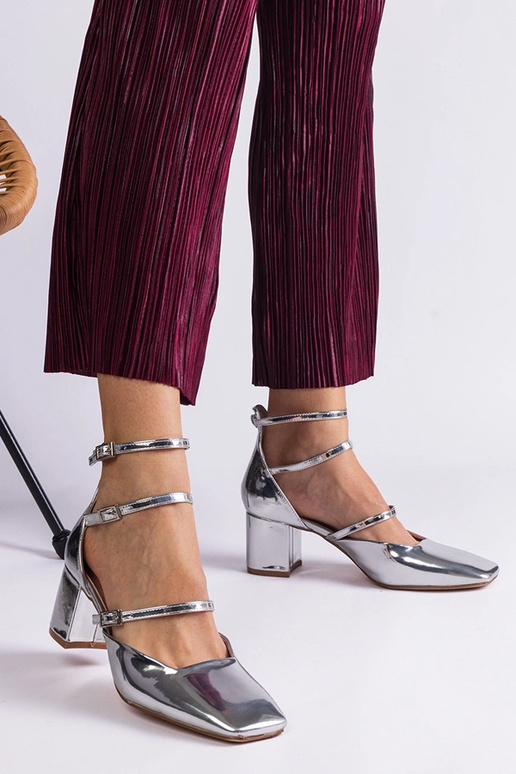 Sapatos de verniz prateados com...