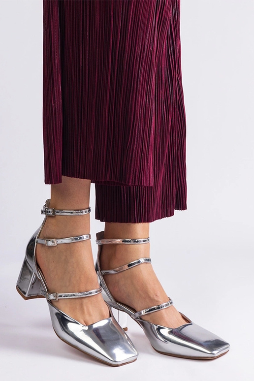 Sapatos de verniz prateados com...