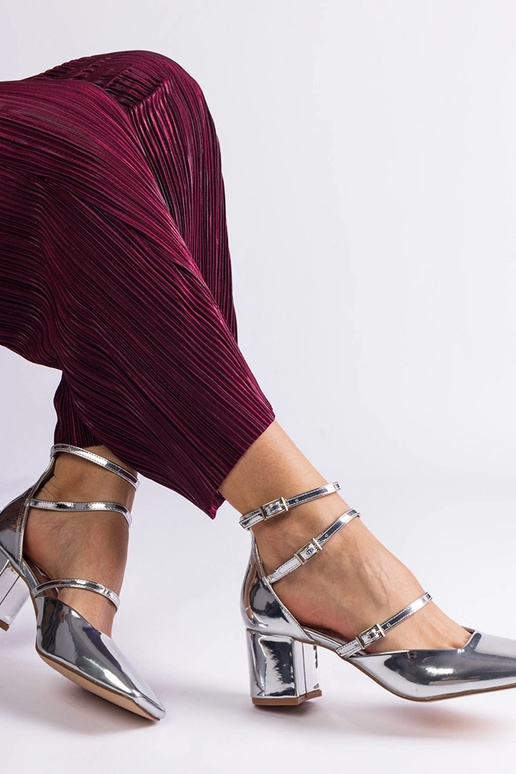 Sapatos de verniz prateados com...