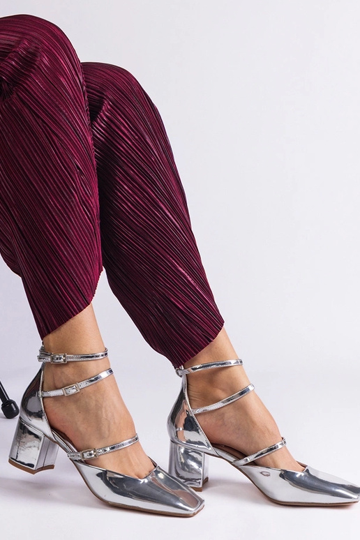 Sapatos de verniz prateados com...