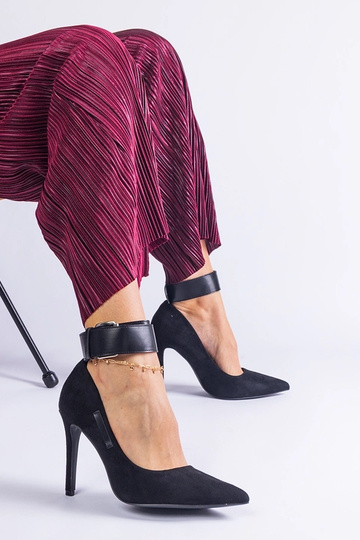 Sapatos de salto alto...