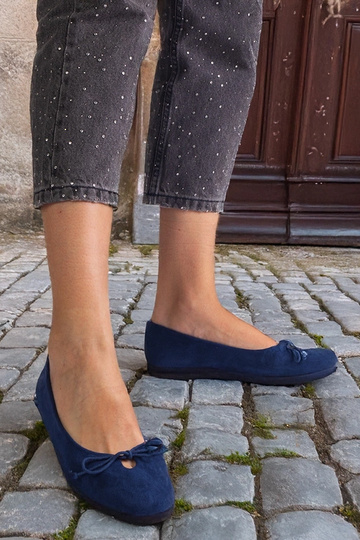 Sapatilhas azul marinho com laço decorativo Pollinos