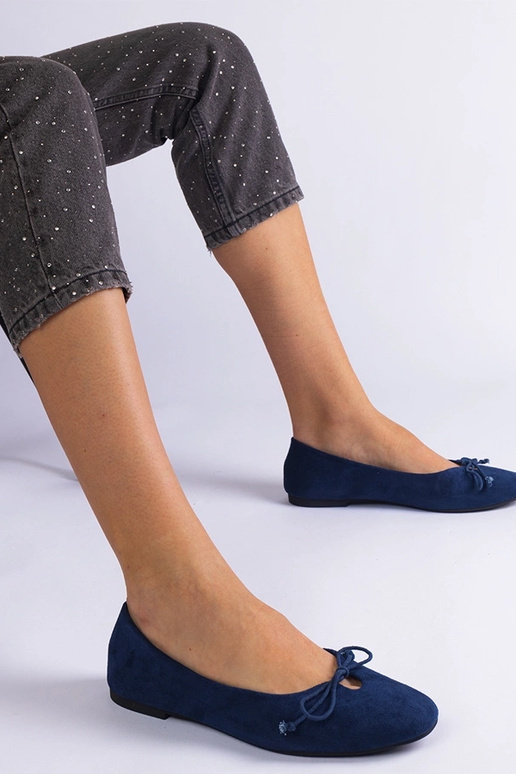 Sapatilhas azul marinho com laço...