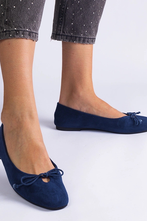 Sapatilhas azul marinho com laço...